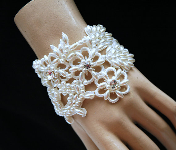 Свадьба - Bridal Beaded Pearl Cuff Bracelet, White Lace Wedding Bracelet, Vintage Style Bridal Jewelry, Pearl Cuff Bracelet, Ayansiweddingdesigns