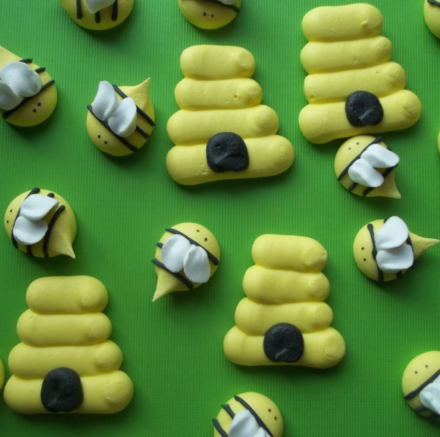 زفاف - Royal icing beehives -- Handmade cupcake toppers cake decorations (6 pieces)