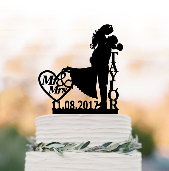 Mariage - Bride and groom Wedding Cake topper mr and mrs, silhouette wedding cake topper custom name, personalized cake topper with date