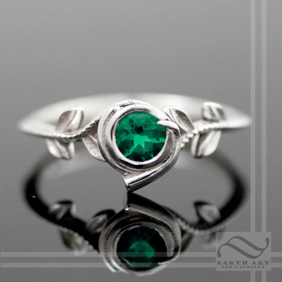 Hochzeit - Kokiri Emerald Ring - Legend of Zelda - Geeky Engagement Ring - Sterling Silver