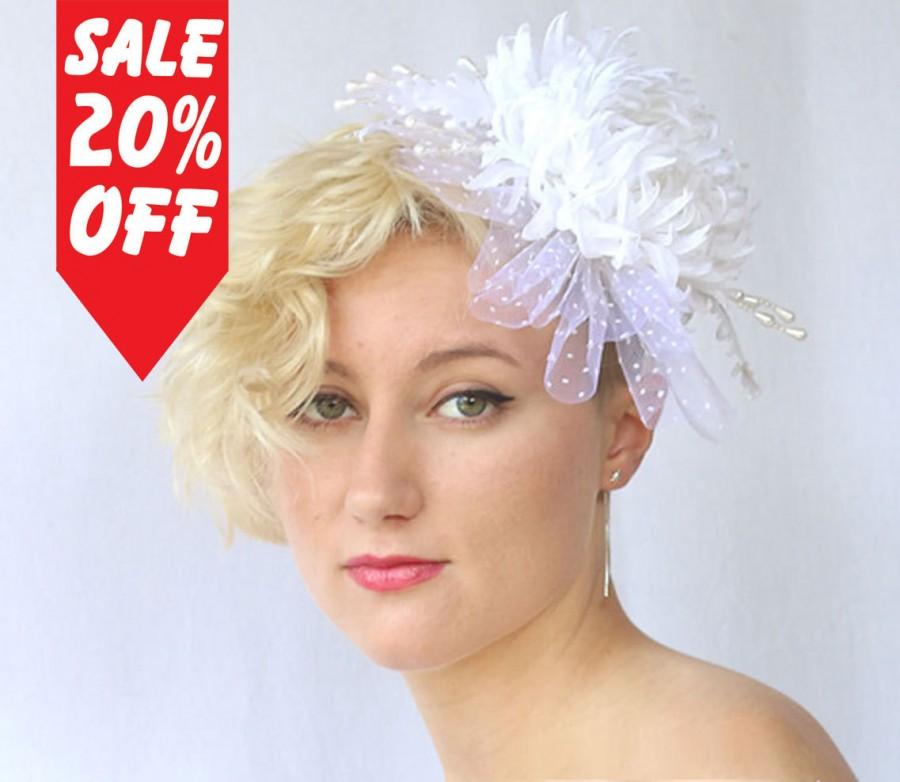 Hochzeit - White Bridal Headpiece, White Bridal Hair Flower, Bridal Hair Piece, Feminine Bridal Fascinator, Bridal Hair Accessories, Wedding Fascinator