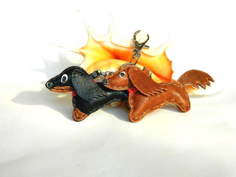 Mariage - Keychain Charm Two Dachshunds Leather keychain Accessories for Bag Leather accessories Black and tan Cute Gift Animals