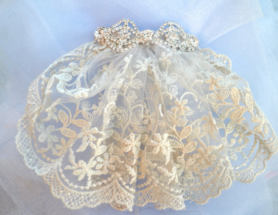 Hochzeit - Vintage Wedding Veil, Veils, Bridal Veils, Wedding Accessories, Weddings, Wedding, Bride Clothing, Wedding Clothing, Bride Veil, Short, Veil