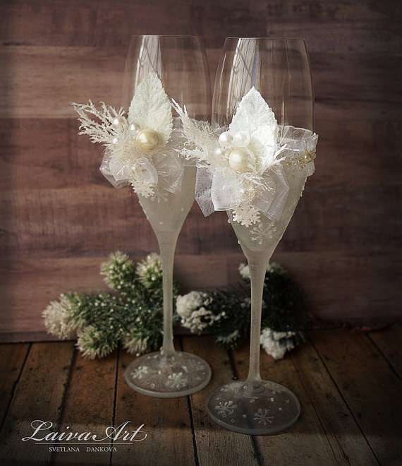 Свадьба - Wedding Champagne Glasses Winter Wedding Christmas Wedding Holiday Wedding Champagne Flutes