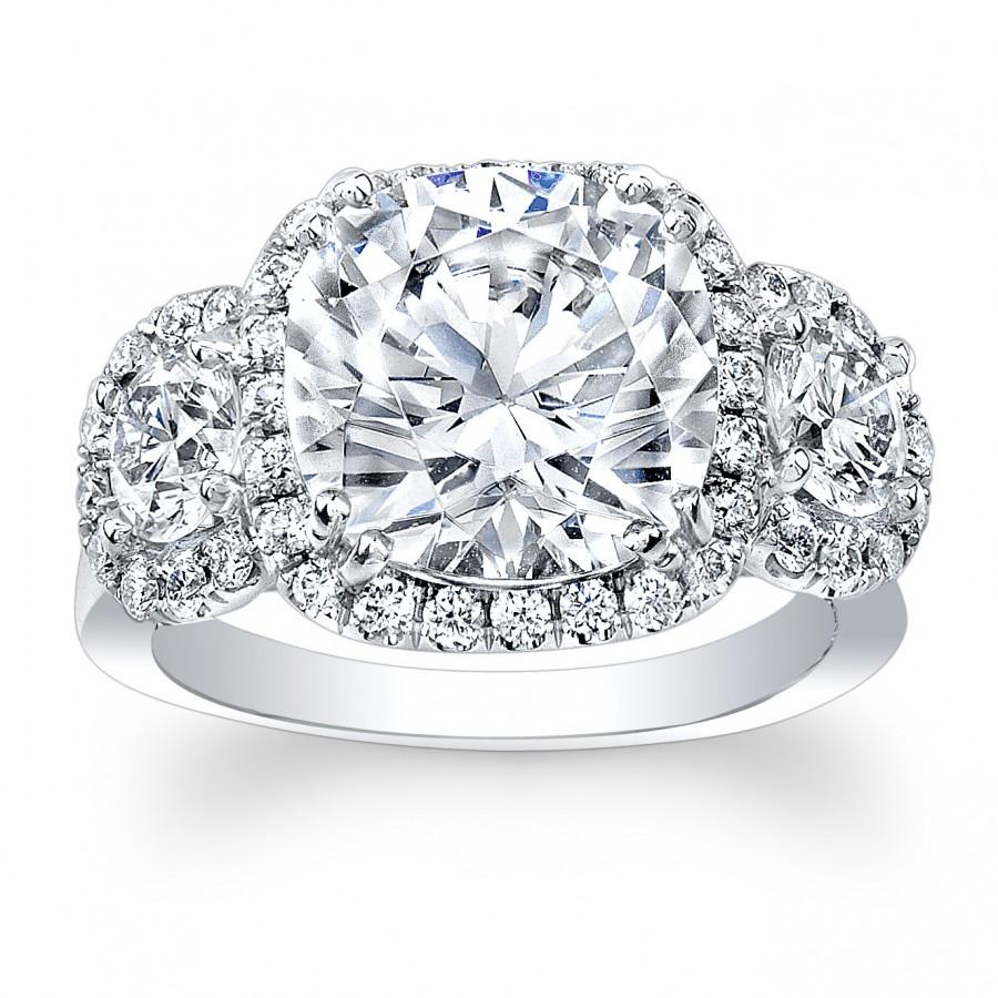 Mariage - Women's 18k white gold diamond cushion halo three stone engagement ring 0.40 carats G-VS2 quality (3 center gemstones white sapphire)