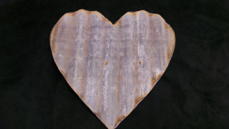 Hochzeit - FREE SHIPPING Up-cycled old Corrugated Metal Heart