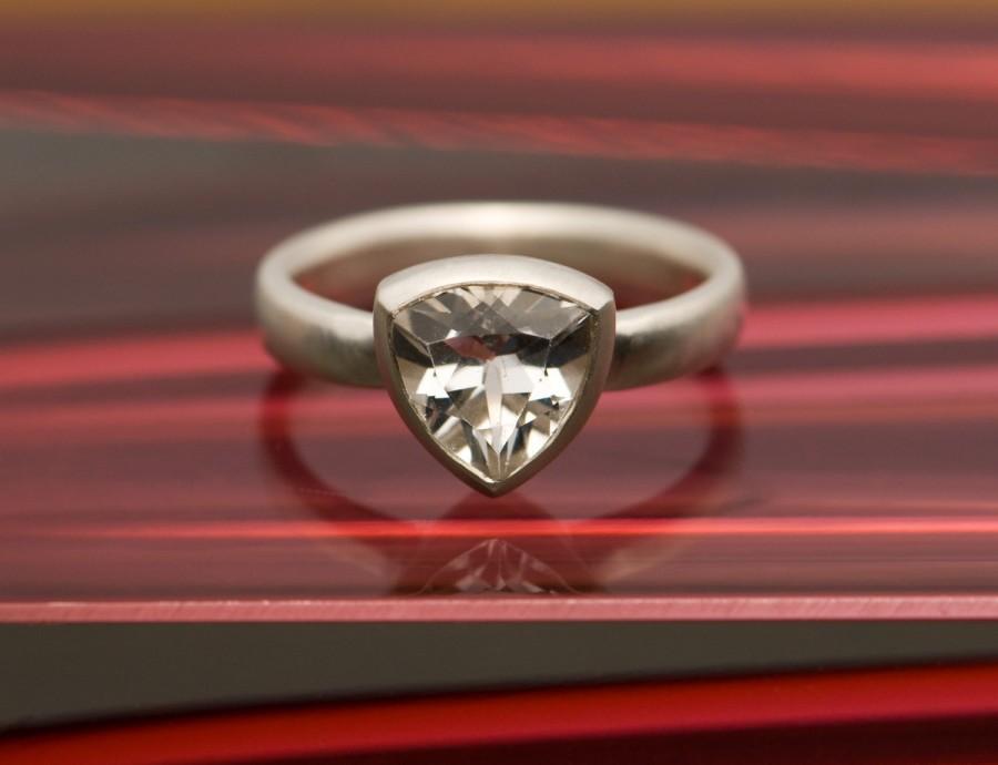 زفاف - White Topaz Engagement Ring -  White Topaz Trillion Ring - White Gemstone Ring - White Topaz Ring in Silver - Made to Order - Free Shipping