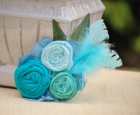 Mariage - Corsage or Fascinator. Something Turquoise Aquablue Cyan. Bridal Party Rose Rosette, Children Toddler Kid, Shabby Chic Sash Brooch, Icy Aqua