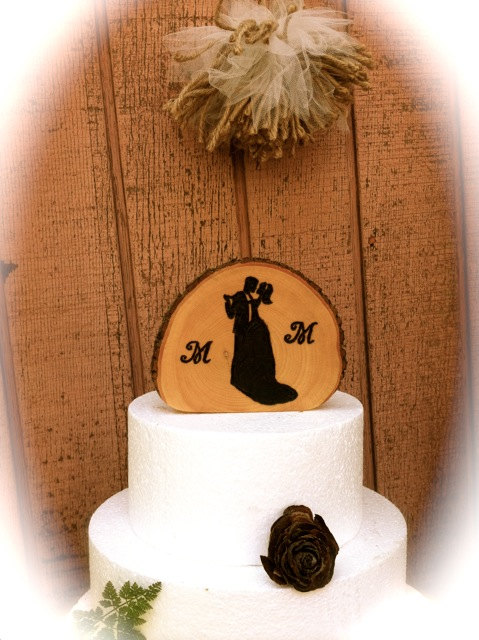Hochzeit - Wooden Wedding Cake Topper, Bride Groom Cake Topper, Fall Wedding Cake Topper, Rustic Cake Decoration