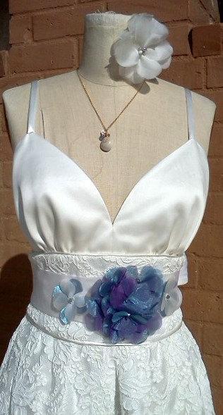 Свадьба - Sample Sale. Tea Length Silk Wedding Gown, Lace Beach Wedding Dress