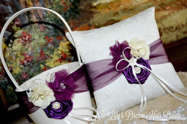 زفاف - Ivory and eggplant flower girl basket and matching ring pillow