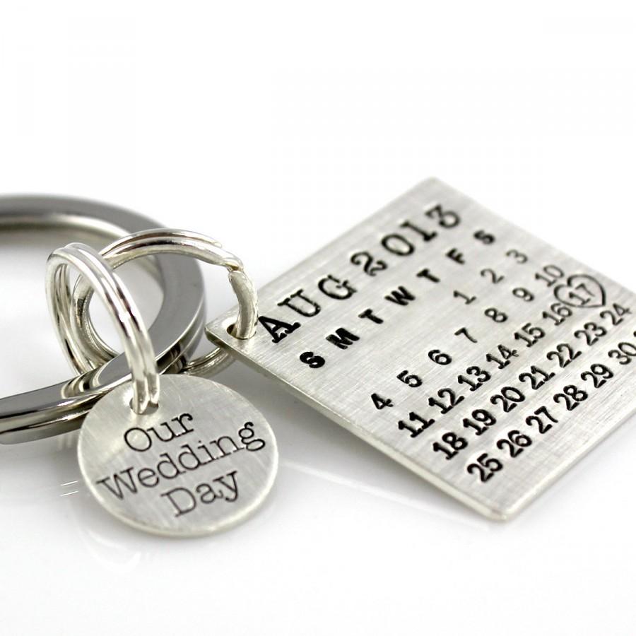 Mariage - Our Wedding Day Keychain - Mark Your Calendar Keychain hand stamped and personalized sterling silver key chain with charm
