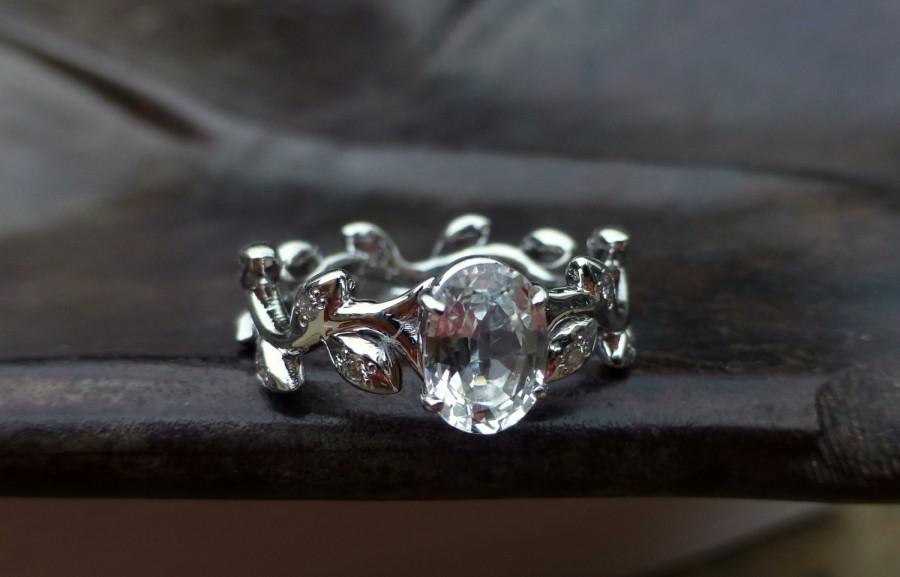 زفاف - Engagement ring with oval white sapphire.  Organic leaf engagement ring.  14k white gold leaf ring.