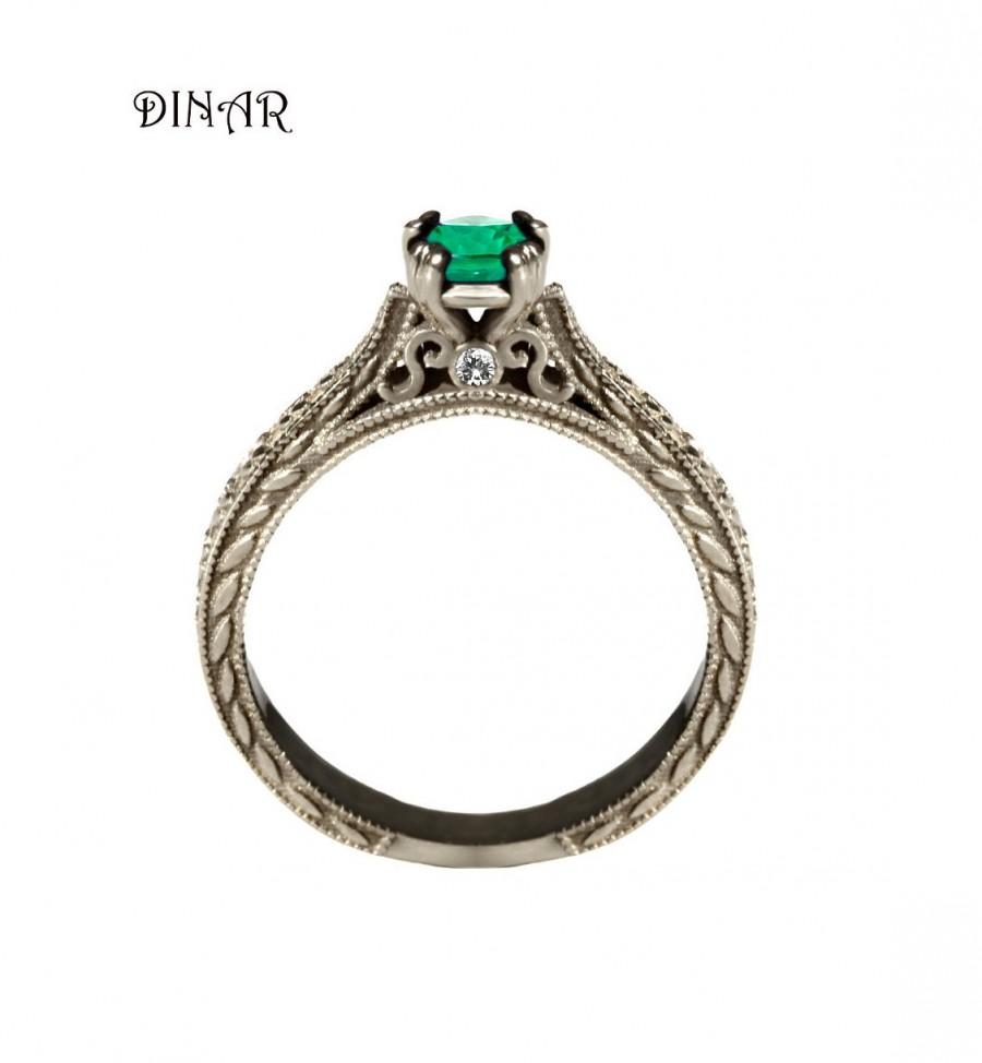 زفاف - 18K Vintage design solitaire emerald leaf Engagement ring, 14k white gold natural green emerald engagement ring, May birthstone ring