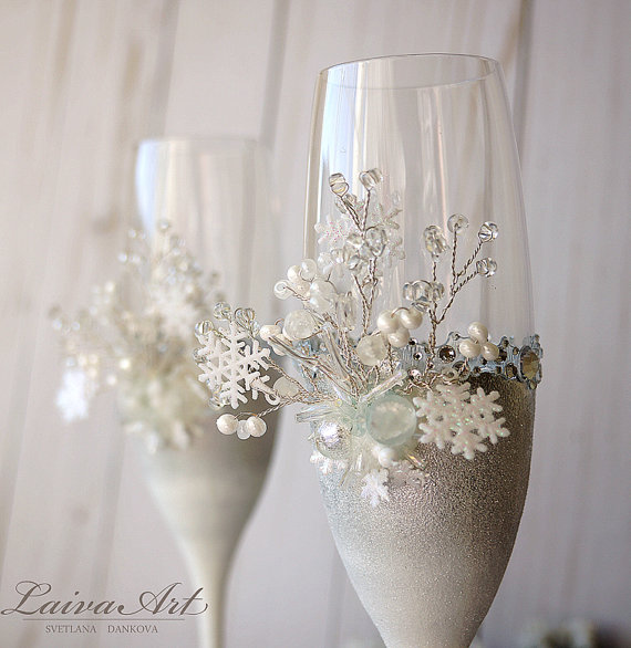 Hochzeit - Snowflakes Winter Wedding Champagne Glasses Winter Wedding Christmas Wedding Holiday Wedding Champagne Flutes