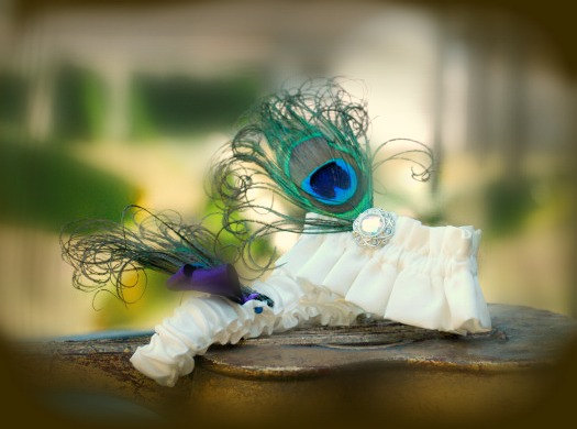 Mariage - Wedding Garter Set of 2. IVORY & Peacock Feather. Iridescent Rhinestone Gem. Spring Bridal Bride Accessory, Teal Blue Green Bachelorette Hen