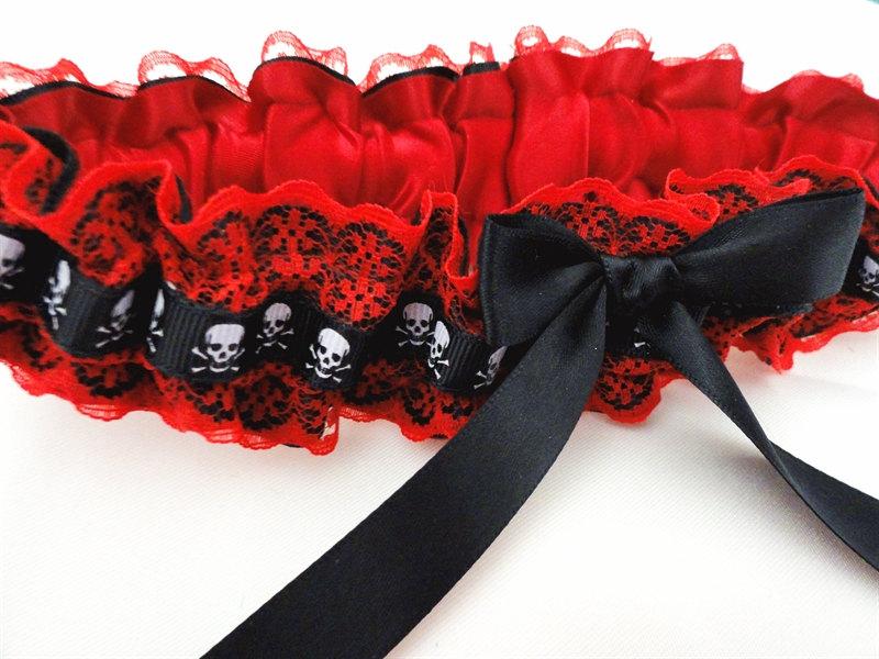 زفاف - Red and Black Double Satin & Lace Keepsake Garter with Skulls-Pirate-Goth-Dark Victorian