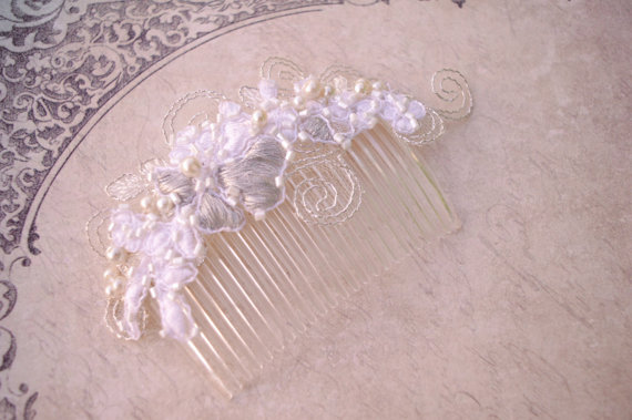زفاف - White Silver Lace Hair Comb, Vintage lace hair piece, Hair comb with pearls, Ivory hair comb, Vintage lace hairpiece, Winter wedding
