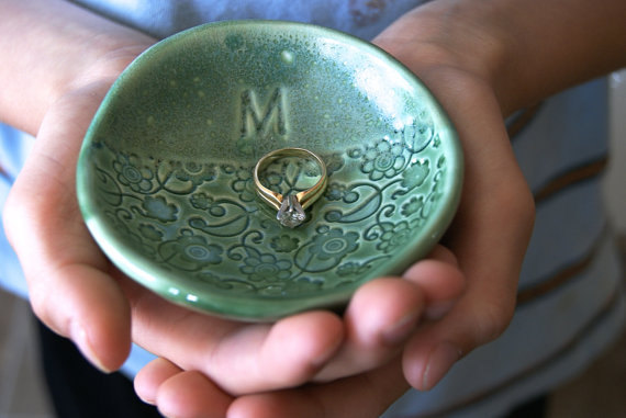 زفاف - PRE-ORDER, 4 1/2" Personalized Ring Dish, Ceramic, Handmade Pottery, by RiverStone Pottery