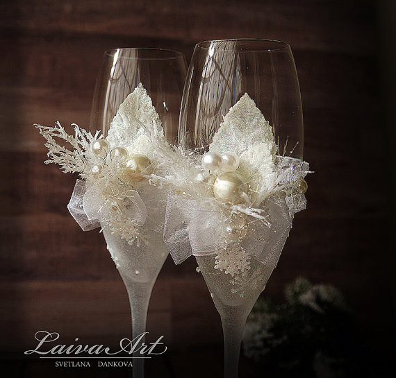 Свадьба - Wedding Champagne Glasses Winter Wedding Christmas Wedding Holiday Wedding Champagne Flutes