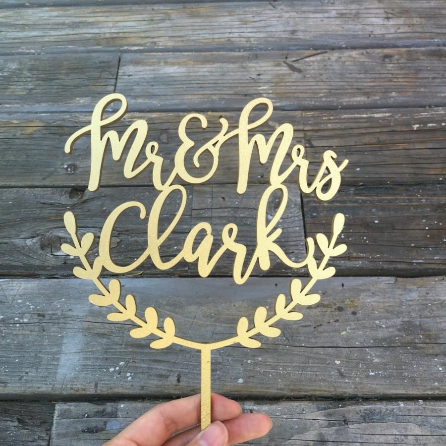 Свадьба - SALE! Personalize Mr and Mrs Last Name with Half Wreath Cake Topper 6" inches, Custom Last Names, Rustic Cute Unique Toppers by Ngo Creation