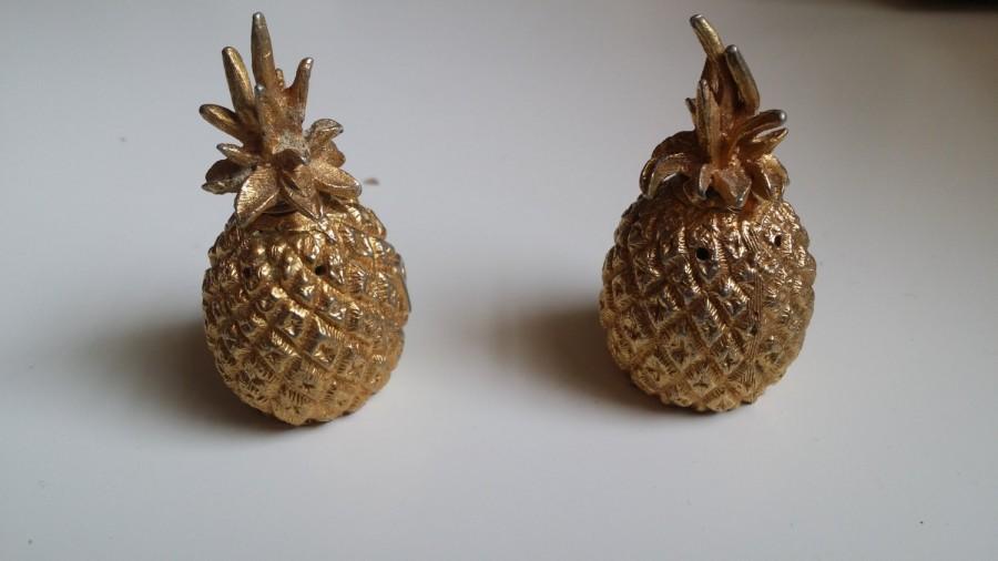 Свадьба - Pineapple Salt & Pepper Shakers Gold Gilded Pineapples Pineapple Decor Table Decor Wedding Decor Gold Pineapples