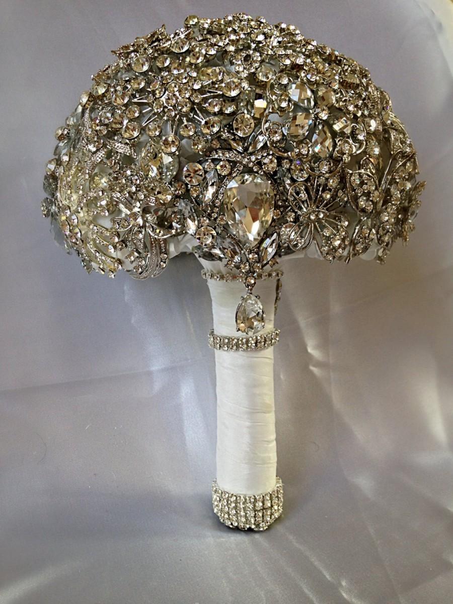 Mariage - Wedding Brooch Bouquet. Made to order Crystal Bling Jeweled Brooch Wedding Bridal Bouquet. Heirloom Diamond Broach Bouquet