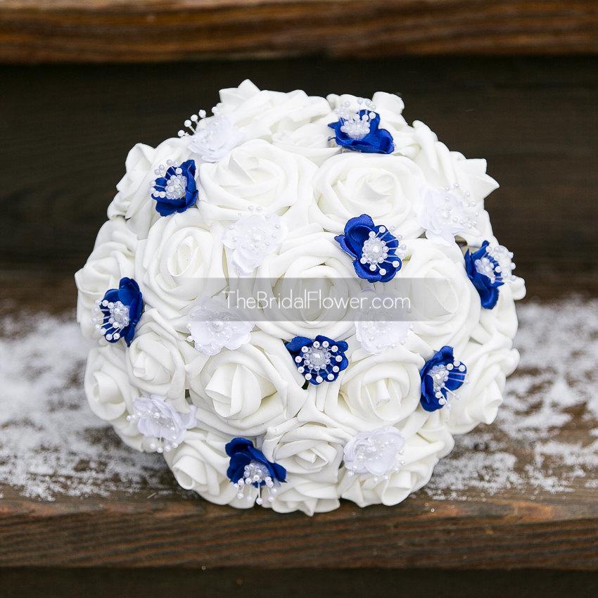 زفاف - White bridal bouquet with royal blue and white pearl flowers, royal horizon blue and white pearls bouquet
