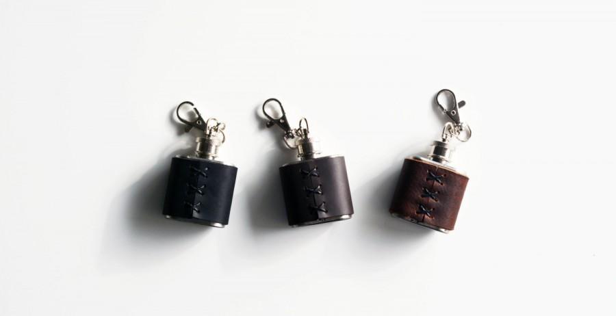 Hochzeit - 1 oz leather keychain flasks, customizable, horween leather, custom flask, gift idea, small flask, mini, personalized leather flask, novelty