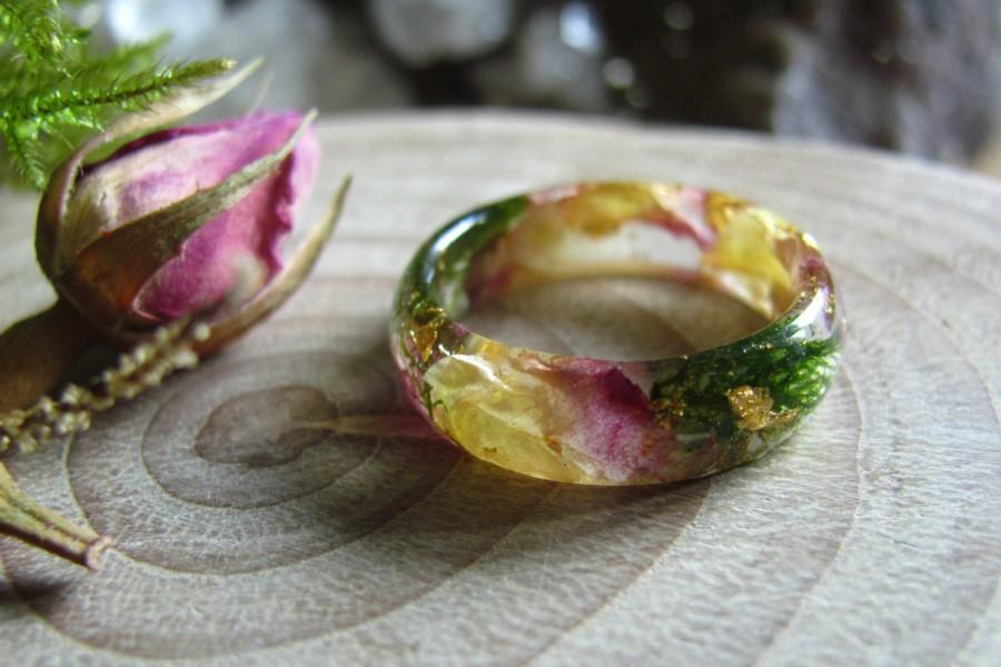 Hochzeit - Flower Engagement Ring, Rose Wedding Ring, Nature Resin Ring, Alternative Promise Ring, 24K Gold Ring, Anniversary Ring, Bridesmaids Gift