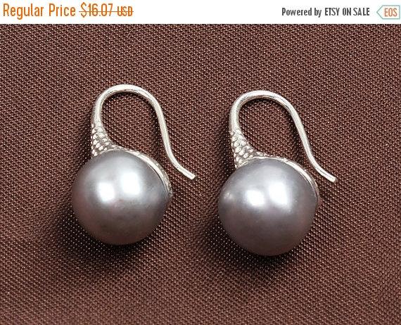 Свадьба - Extended Holiday Sale Earrings Studs Pearl Studs Pearl Earring Studs Stud Earrings stone earrings Tiny studs small earrings Pearl Studs Pear