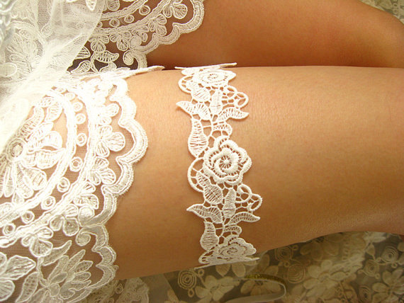Hochzeit - white bridal garter, white lace garter, wedding garter, bride garter,, vintage garter,