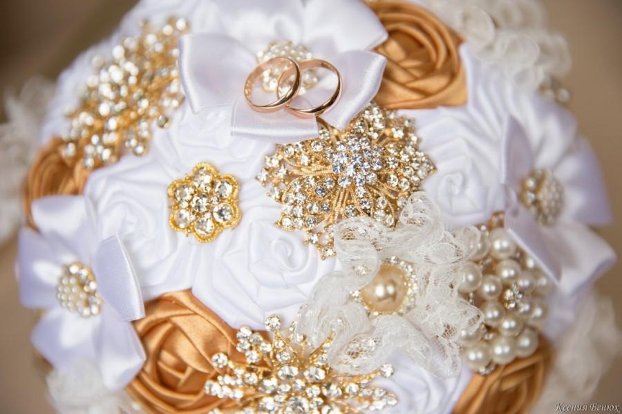 Свадьба - Brooch Bouquet, Bridal Bouquet, Wedding Bouquet, Fabric Bouquet, Unique Bouquet, Gold White, Flowers on a wedding, for her, wedding, Vintage