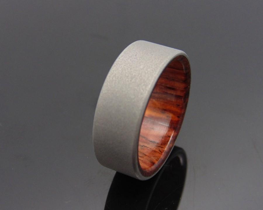 Hochzeit - Cocobolo Wood ring with blasted Titanium