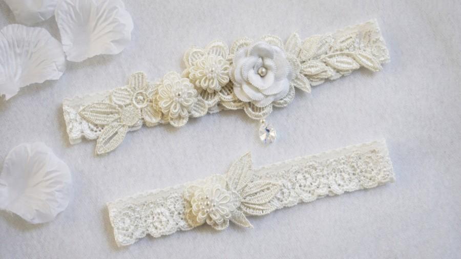 Hochzeit - OFF WHITE, Light Ivory wedding garter set, customizable, bridal garter, Venise lace, keepsake and toss garter, wedding garter, flower garter
