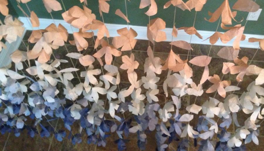 Mariage - Anthropologie-Inspired Paper Flower Garland Curtain- Peach & Navy Ombre
