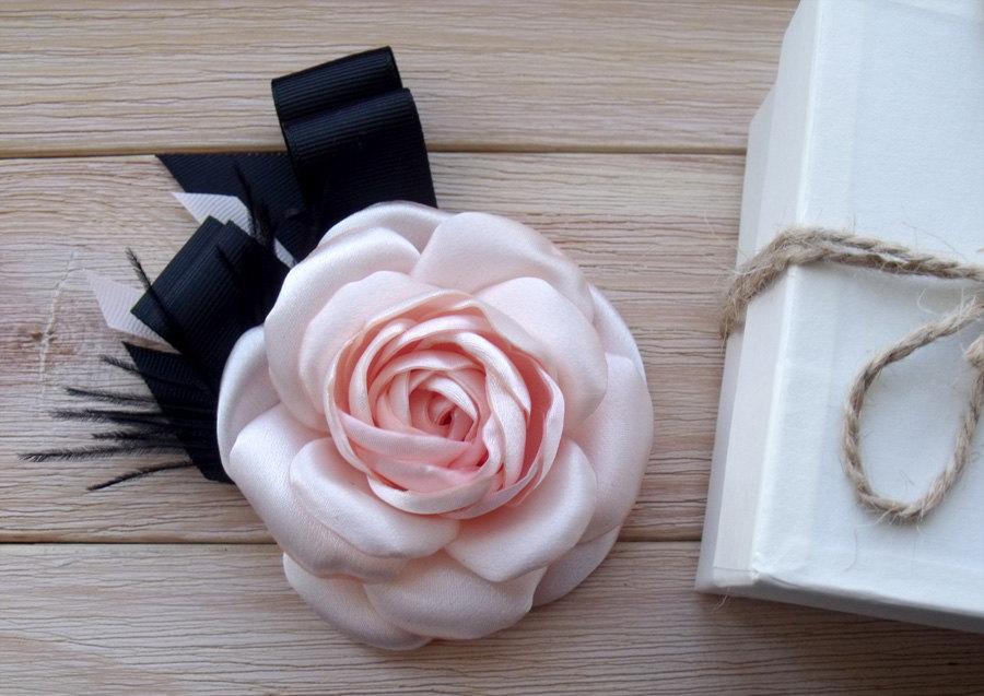 Mariage - Peach Camellia,Camellia The Style Chanel brooch camellia,Peach flower, brooch Chanel, flower satin,pink flower,stylish flower