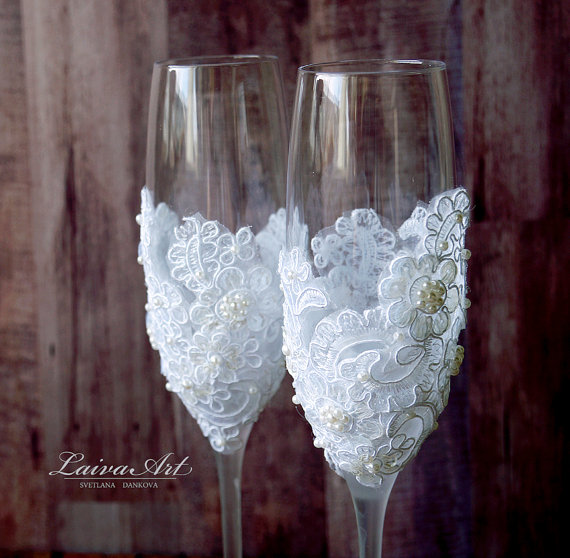 Hochzeit - Wedding Champagne Flutes Toasting Glasses Toasting Flutes Wedding Champagne Flutes Bride and Groom Wedding Glasses