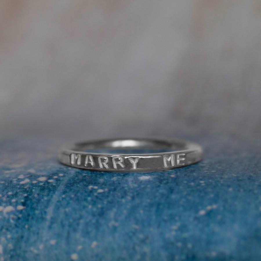 زفاف - Marry me ring with words, love ring, love token, engagement, ring with name, jewelry with meaning - Juliet