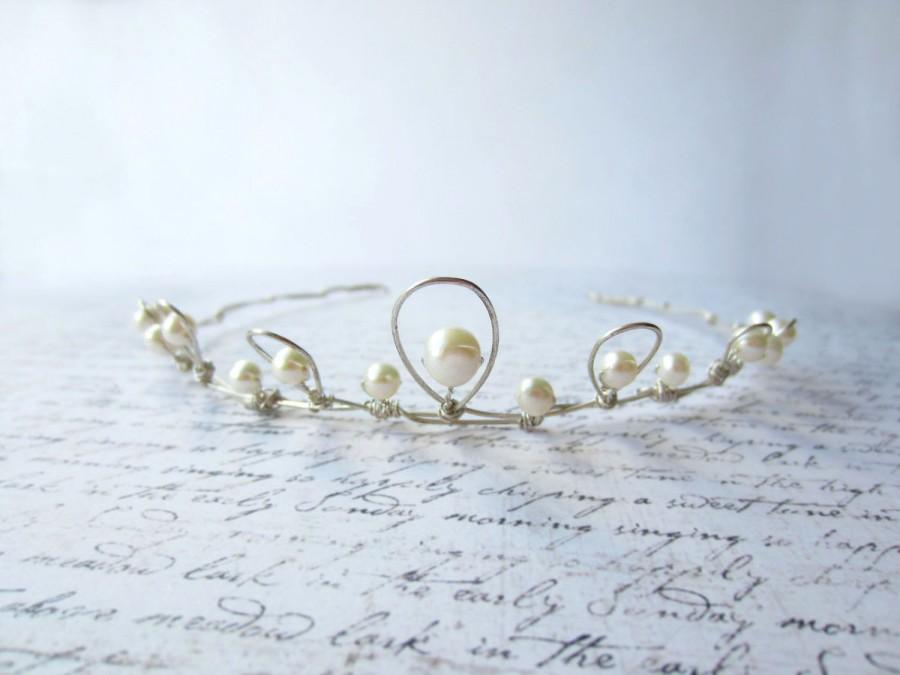 زفاف - Silver Wire Tiara, Wedding Hair, White Pearl Tiara, Bridal Hair Accessory, White Tiara, Swedish Jewelry Design, Made In Sweden