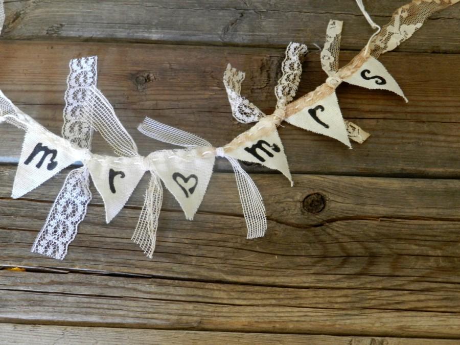 Mariage - Wedding Cake topper Mr heart Mrs fabric bunting flag or banner