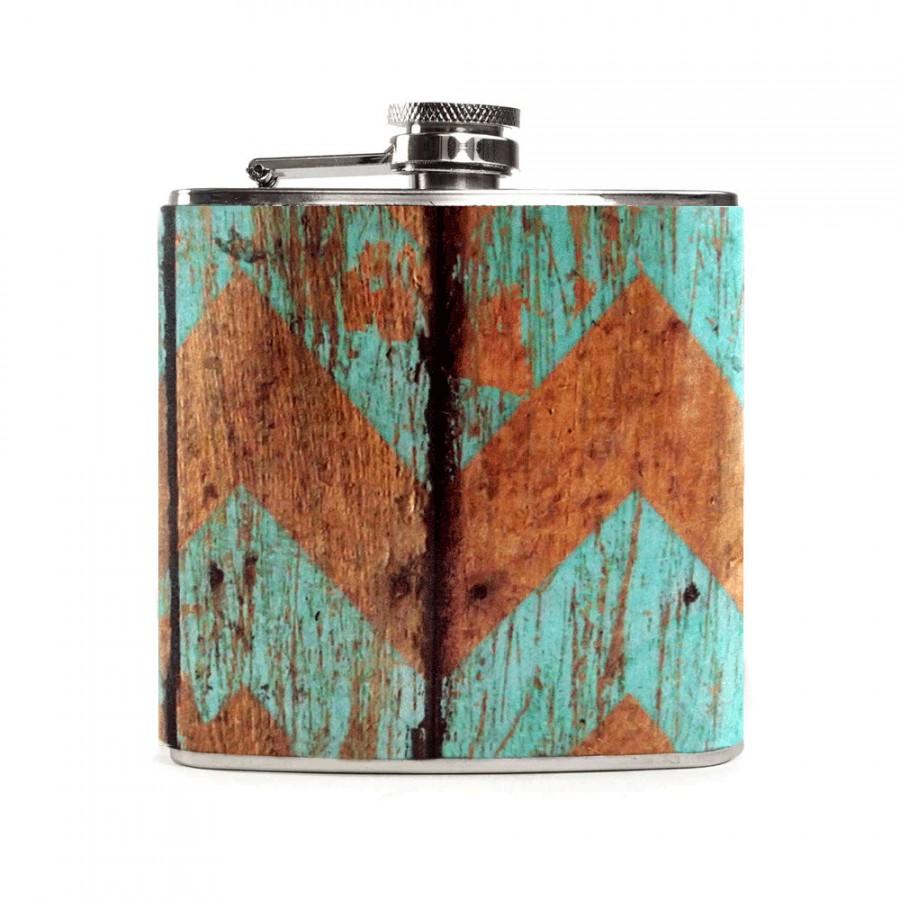 Свадьба - Blue Wood Print Flask, Wooden Chevron Pattern, Rustic Country Outdoor Wedding, Bridesmaid 6oz Hip Flask