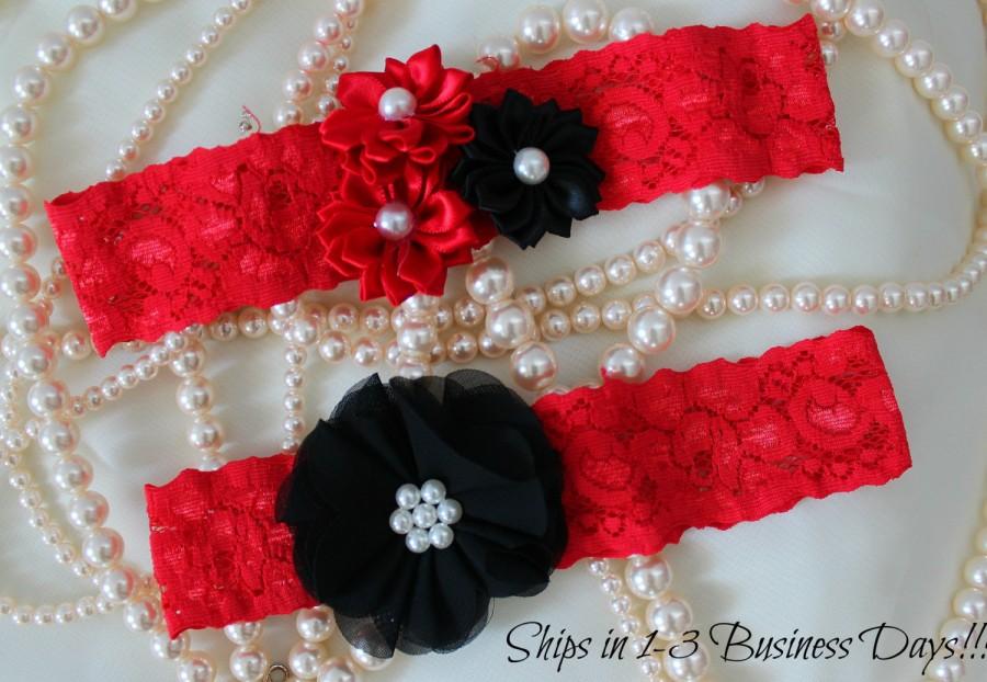 Свадьба - SALE Black and Red Wedding Garter, Red Bridal Garter Set, Toss Garter, Keepsake Garter, Satin Flower, Pearl Garter Belt, Classy, Vintage