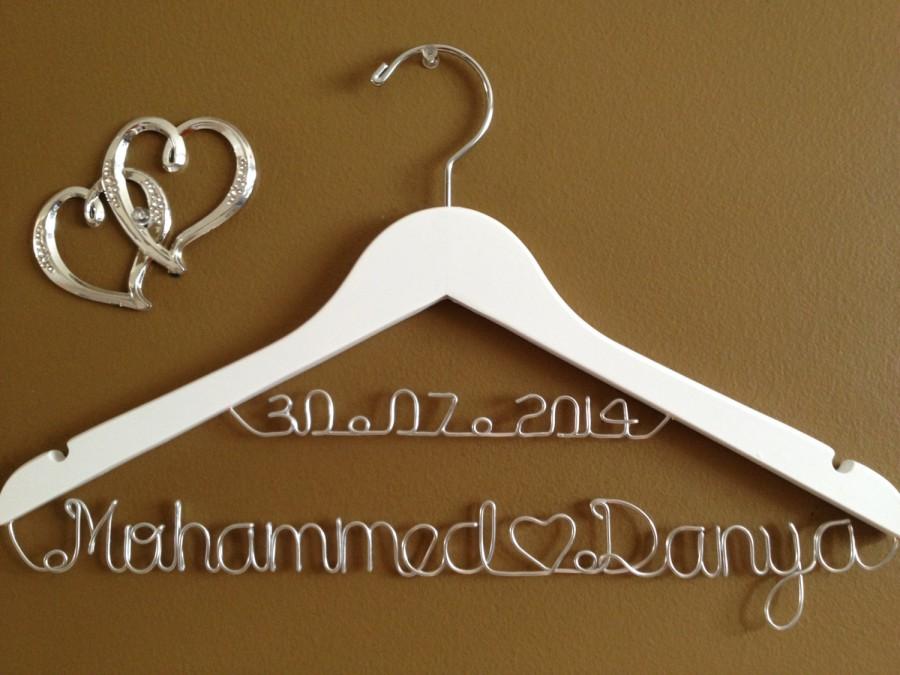 Hochzeit - Bridal Hanger with Date & Hearts for your wedding, Personalized  bridal hanger, brides hanger, Bridal Hanger, Wedding hanger, Bridal