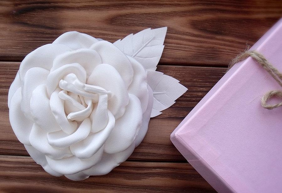 Hochzeit - Ivory Camellia, Large Camellia,Chanel style,Camellia clip,camellia brooch,Chanel flower,hair flower,wedding flower,handmade flower