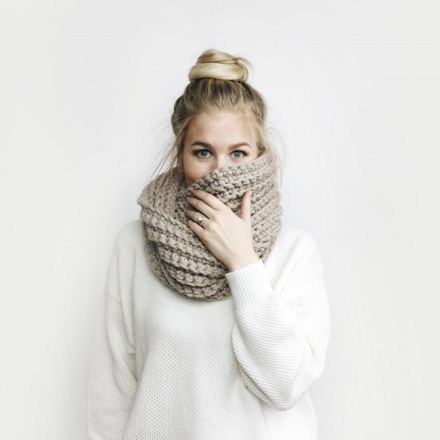 Mariage - Infinity Scarf, Chunky Knit // The Léogâne // in LINEN