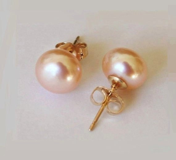 Mariage - 8-9mm AAA Natural Pink Fresh Water Pearl stud earrings, 14K Gold fill studs, pink gold studs, Coral bridesmaid earrings, Bridesmaid earrings