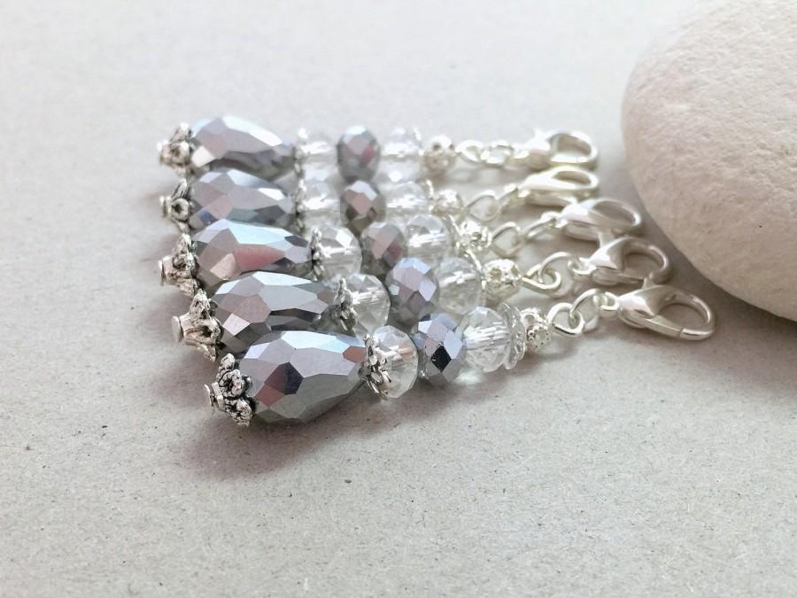 Свадьба - Crystal Keychain, Small Keychain, Crystal Wedding Favors, Communion Favors, White party favors,Clip on charm,White bag charm,Beaded keychain