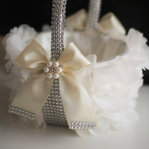Mariage - Ivory Wedding Flower Girl Basket with ivory bow and rhinestones  Cream Wedding Basket  Beige wedding petals basket with Brooch