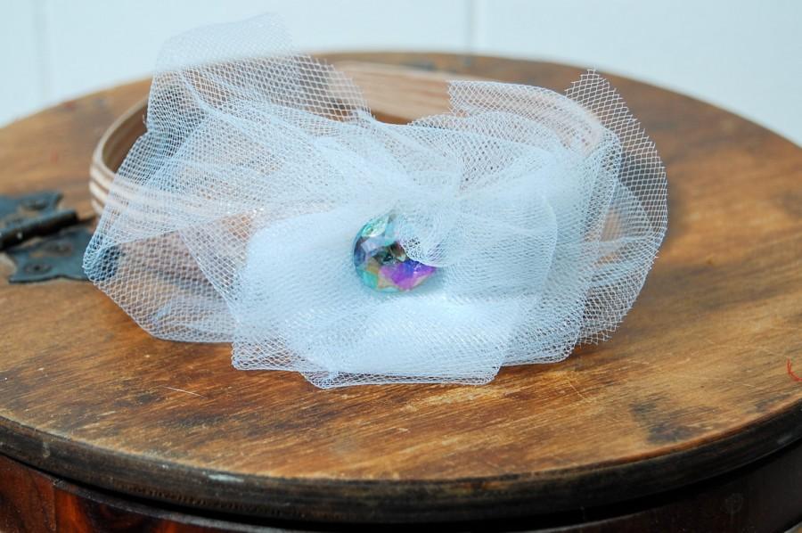 زفاف - Crystal and White Tulle Floret on a Taupe Beige Headband
